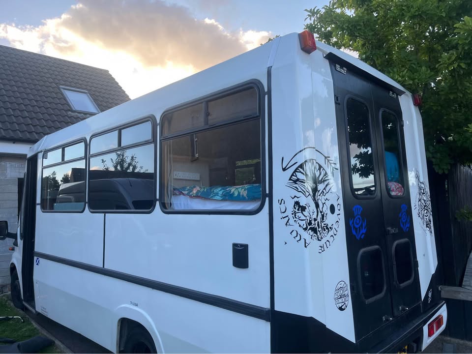 White 2006 Ford Transit 17 seater minibus For Sale