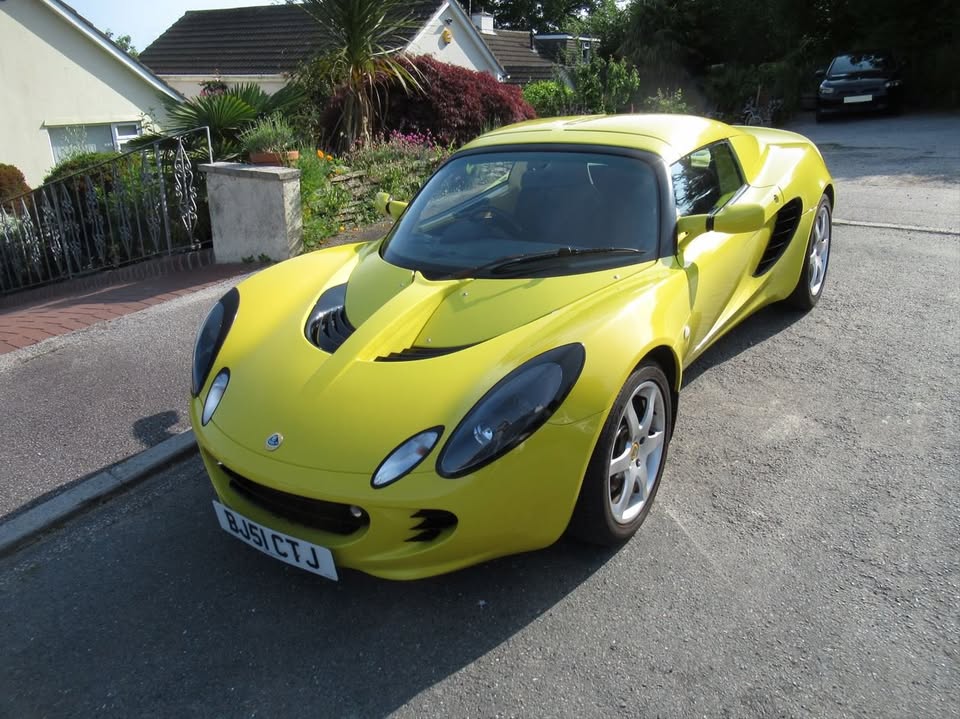 Yellow 2001 Lotus Elise S2 manual coupe For Sale